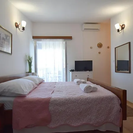 Apartments Pavic Malinska Exterior photo
